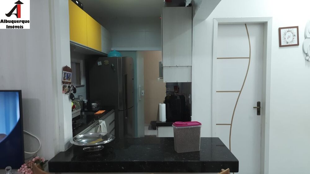 Casa à venda com 3 quartos, 194m² - Foto 1
