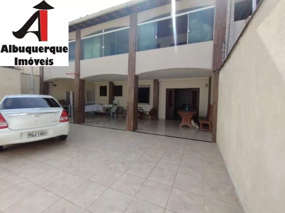 Casa à venda com 3 quartos, 300m² - Foto 1