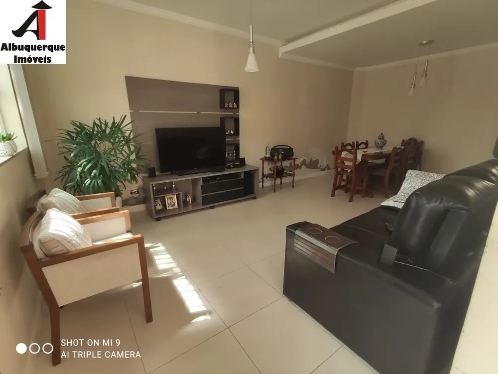 Casa, 3 quartos, 200 m² - Foto 1