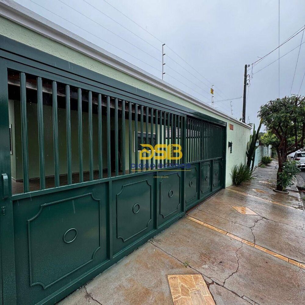 Casa à venda com 3 quartos, 184m² - Foto 1