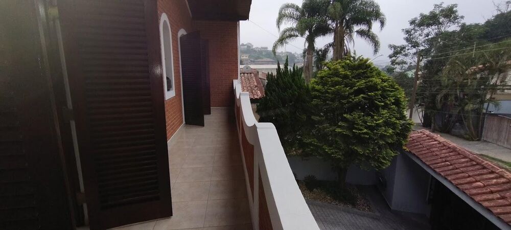 Casa à venda com 3 quartos, 198m² - Foto 1