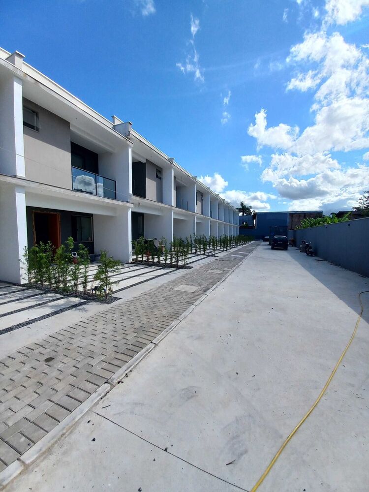 Sobrado à venda com 3 quartos, 100m² - Foto 2