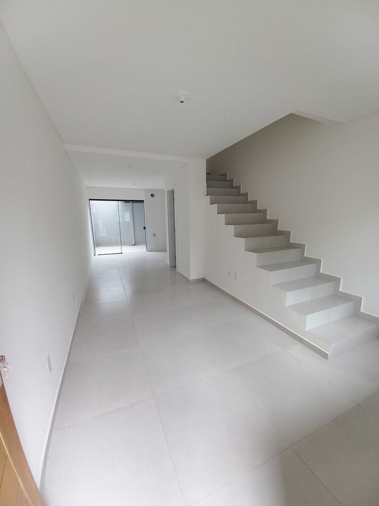 Sobrado à venda com 2 quartos, 70m² - Foto 2