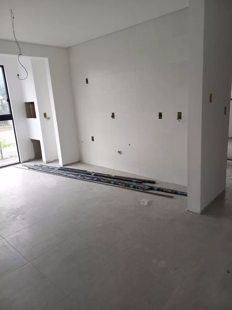 Apartamento à venda com 2 quartos, 65m² - Foto 2