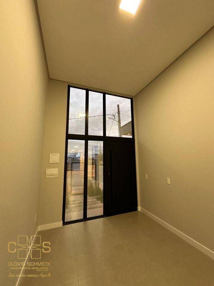Casa à venda com 3 quartos, 88m² - Foto 1