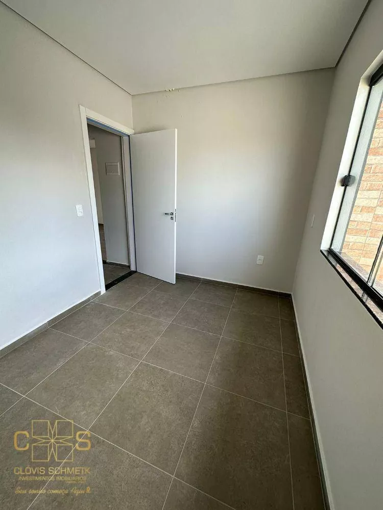 Casa à venda com 2 quartos, 54m² - Foto 4