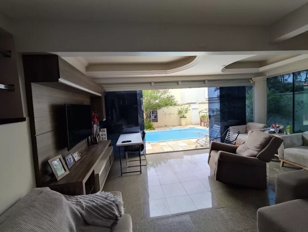 Casa de Condomínio à venda com 3 quartos, 300m² - Foto 2