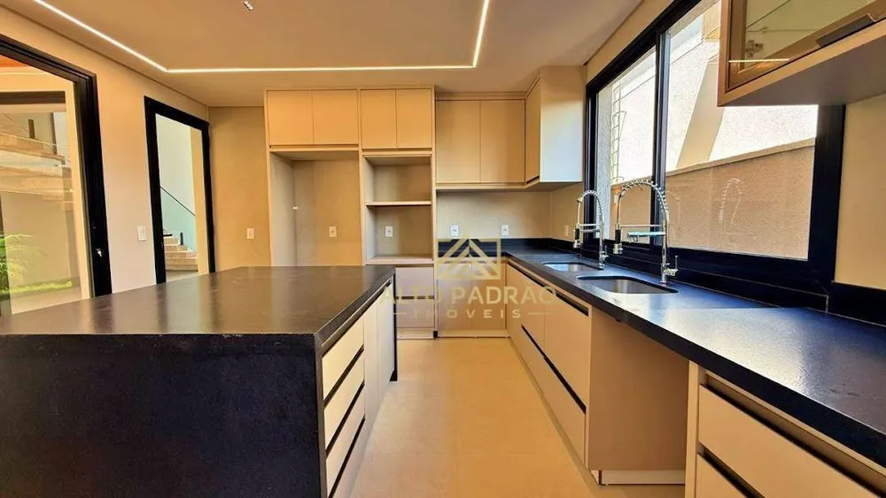 Casa, 3 quartos, 251 m² - Foto 2