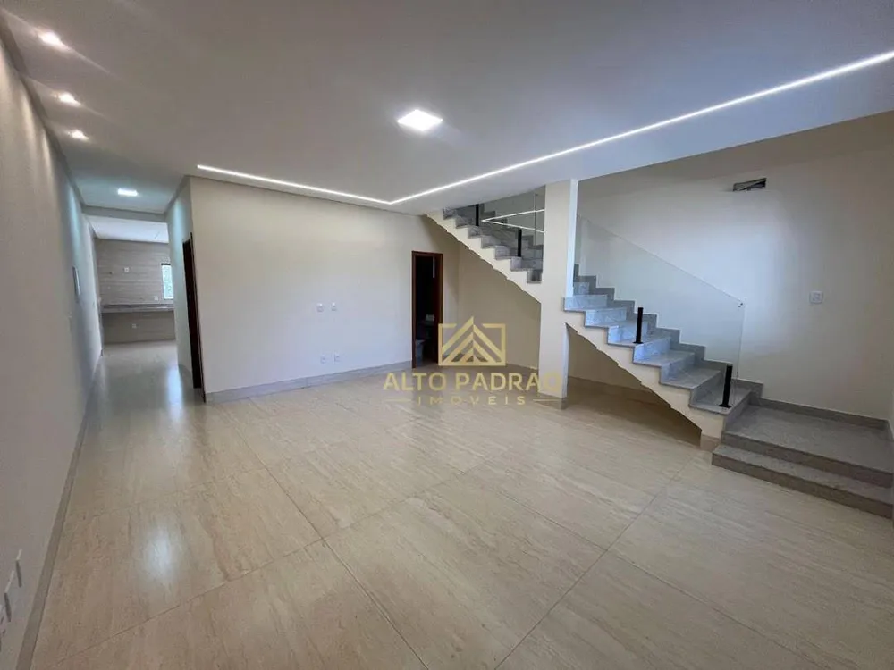 Casa, 4 quartos, 225 m² - Foto 2