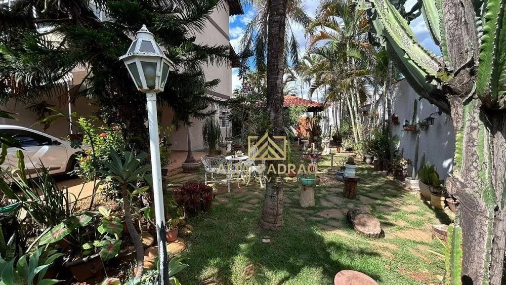 Casa, 4 quartos, 221 m² - Foto 1