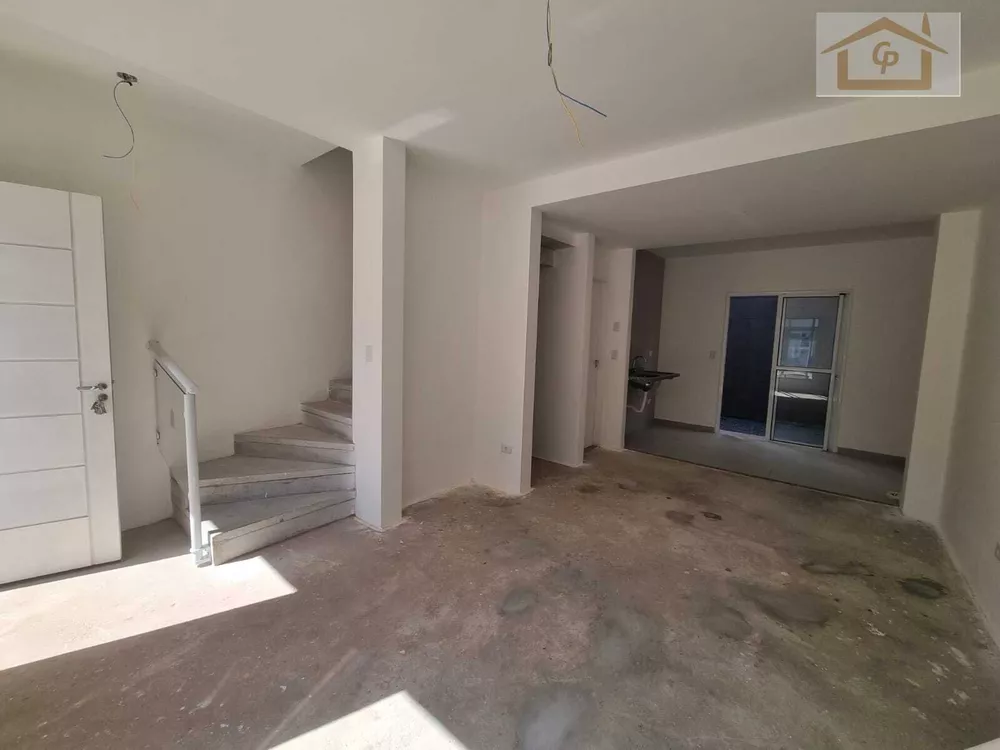 Casa à venda com 3 quartos, 75m² - Foto 2