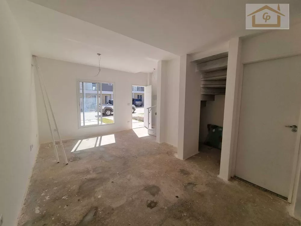 Casa à venda com 3 quartos, 75m² - Foto 1