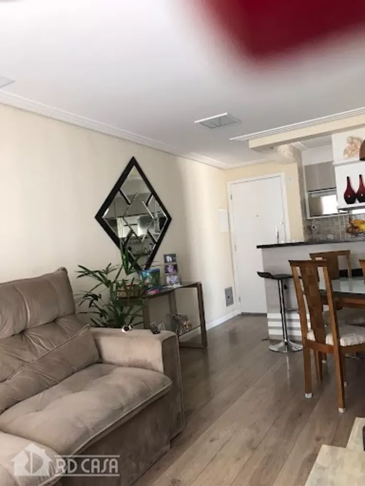 Apartamento à venda com 3 quartos, 70m² - Foto 2