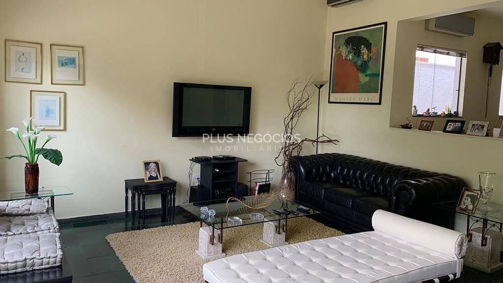 Casa à venda com 3 quartos, 250m² - Foto 2