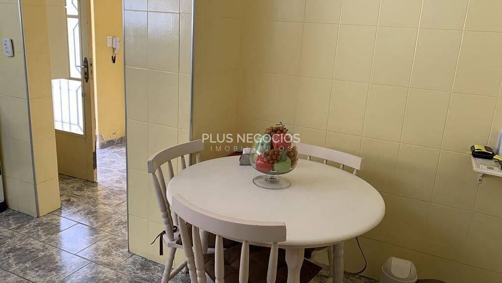 Casa à venda com 3 quartos, 250m² - Foto 1