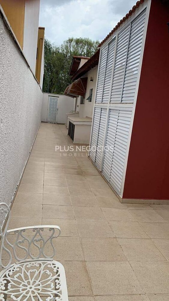 Casa à venda com 3 quartos, 250m² - Foto 4