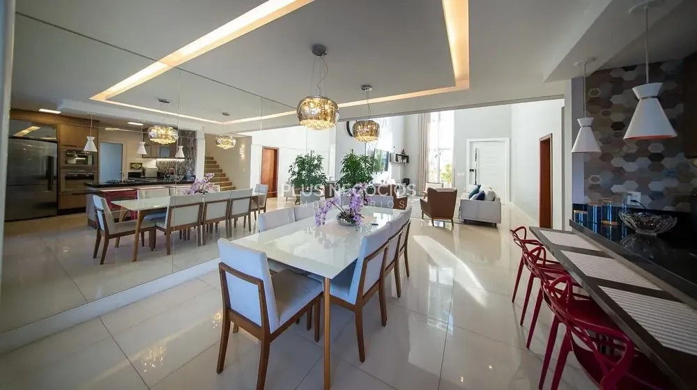 Casa, 3 quartos, 235 m² - Foto 1