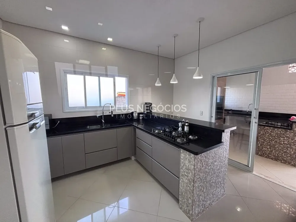 Casa, 4 quartos, 205 m² - Foto 1