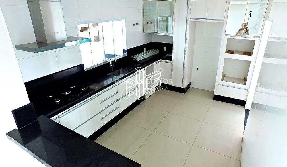 Casa, 3 quartos, 220 m² - Foto 1