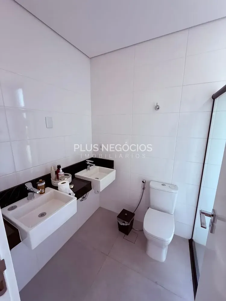 Sobrado, 3 quartos, 248 m² - Foto 1