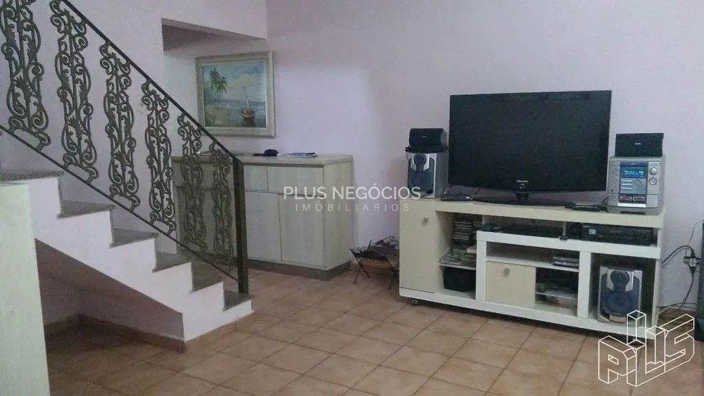 Casa, 3 quartos, 250 m² - Foto 1