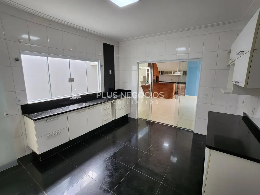 Casa, 3 quartos, 220 m² - Foto 1