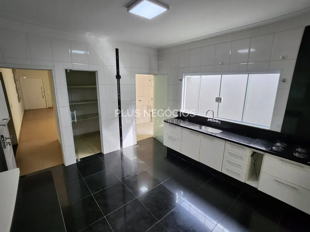 Casa, 3 quartos, 220 m² - Foto 2