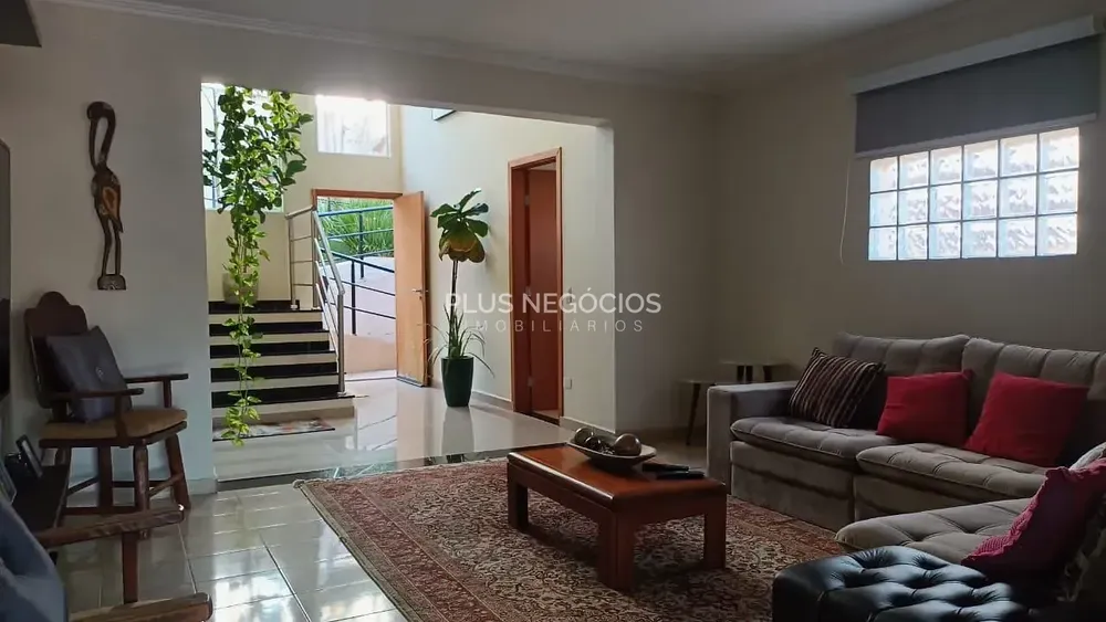 Casa, 3 quartos, 233 m² - Foto 1