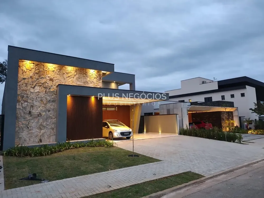 Casa, 3 quartos, 243 m² - Foto 1