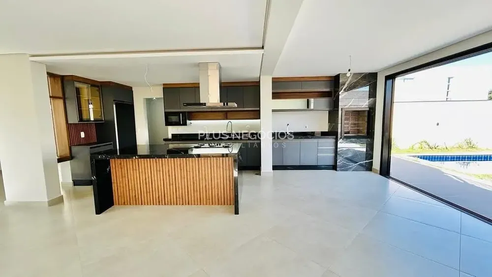 Casa, 3 quartos, 211 m² - Foto 2
