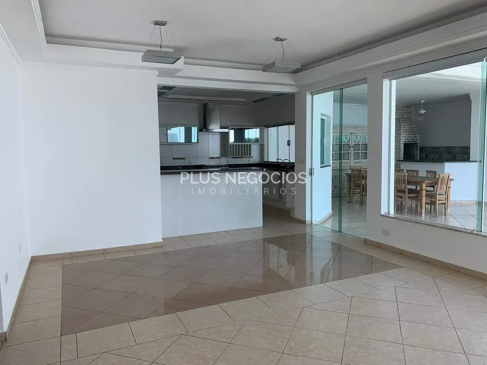 Casa, 3 quartos, 329 m² - Foto 1