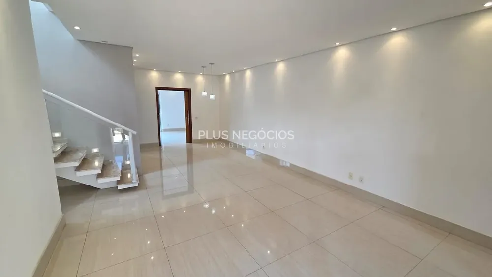 Casa, 3 quartos, 222 m² - Foto 2