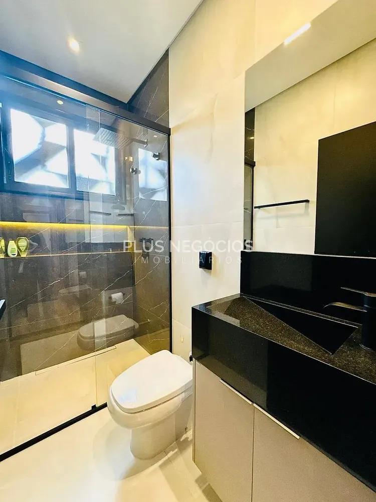 Casa, 3 quartos, 222 m² - Foto 1