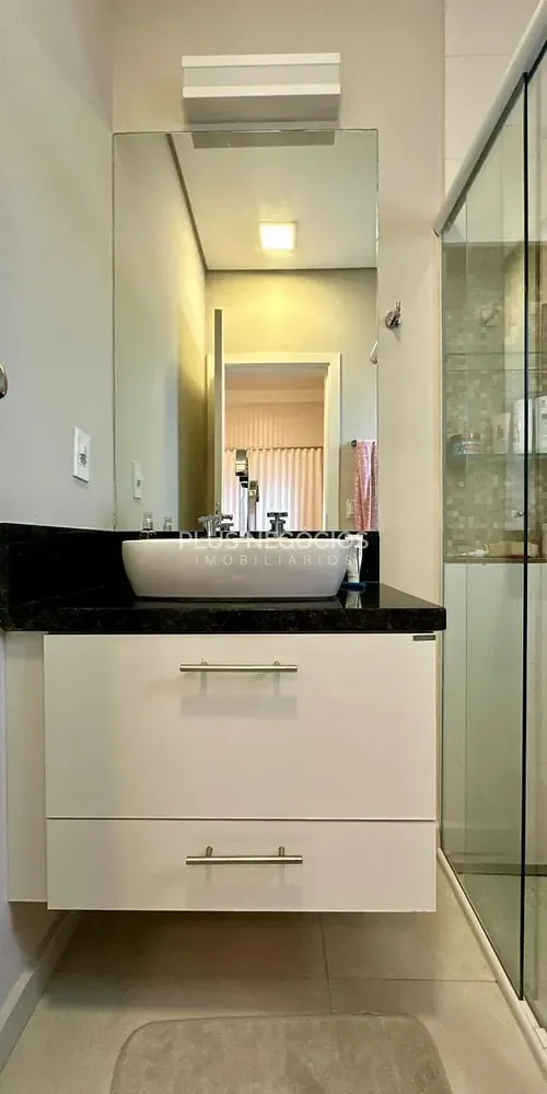 Casa, 4 quartos, 296 m² - Foto 1