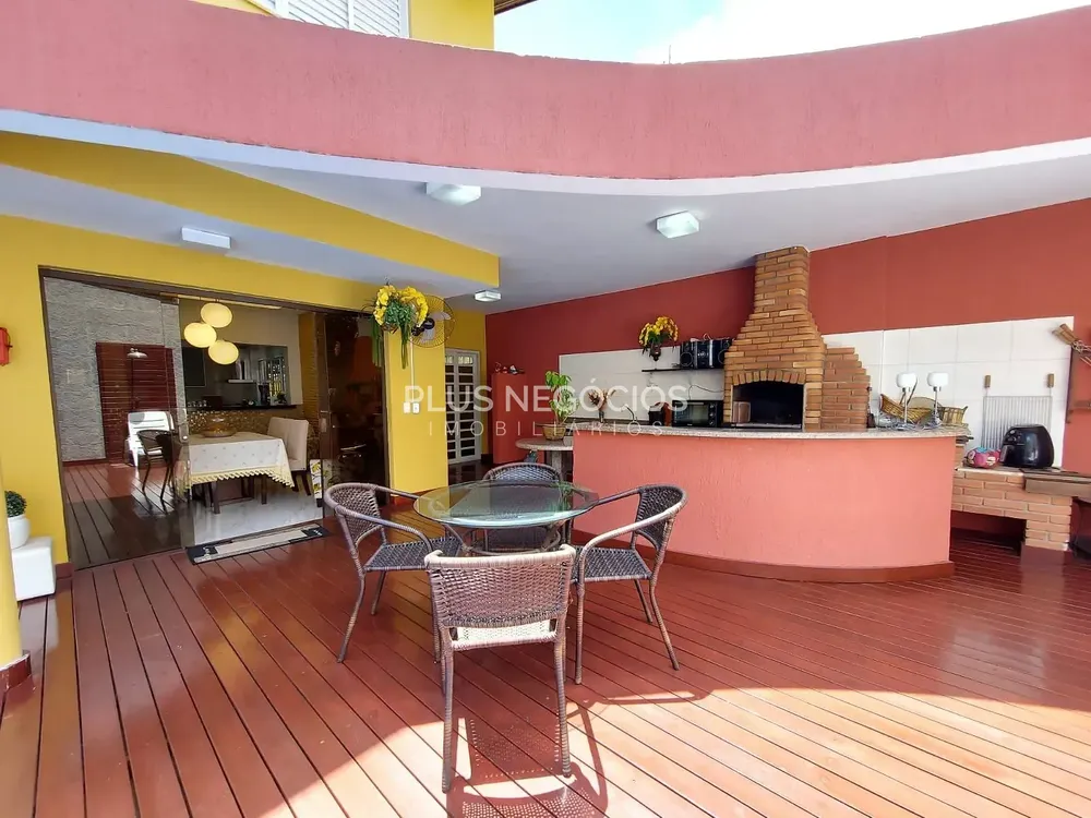 Casa, 5 quartos, 338 m² - Foto 1