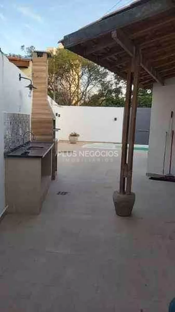 Casa à venda com 3 quartos, 234m² - Foto 2