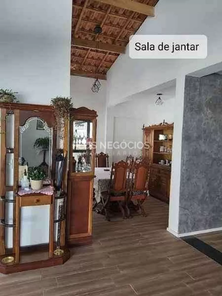 Casa à venda com 3 quartos, 234m² - Foto 3