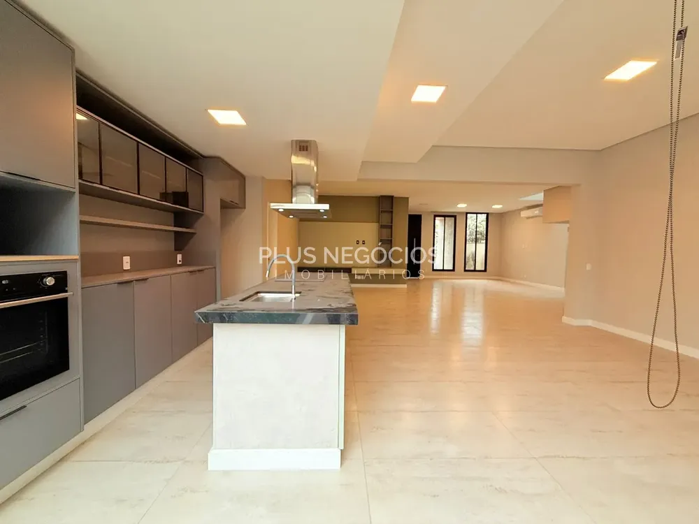 Casa, 3 quartos, 250 m² - Foto 1