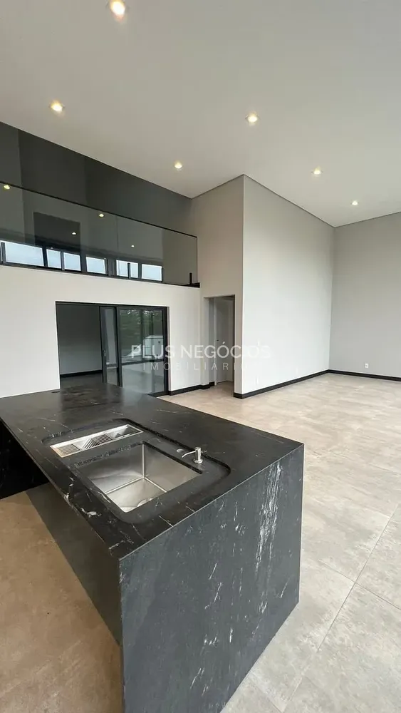 Casa, 3 quartos, 303 m² - Foto 1