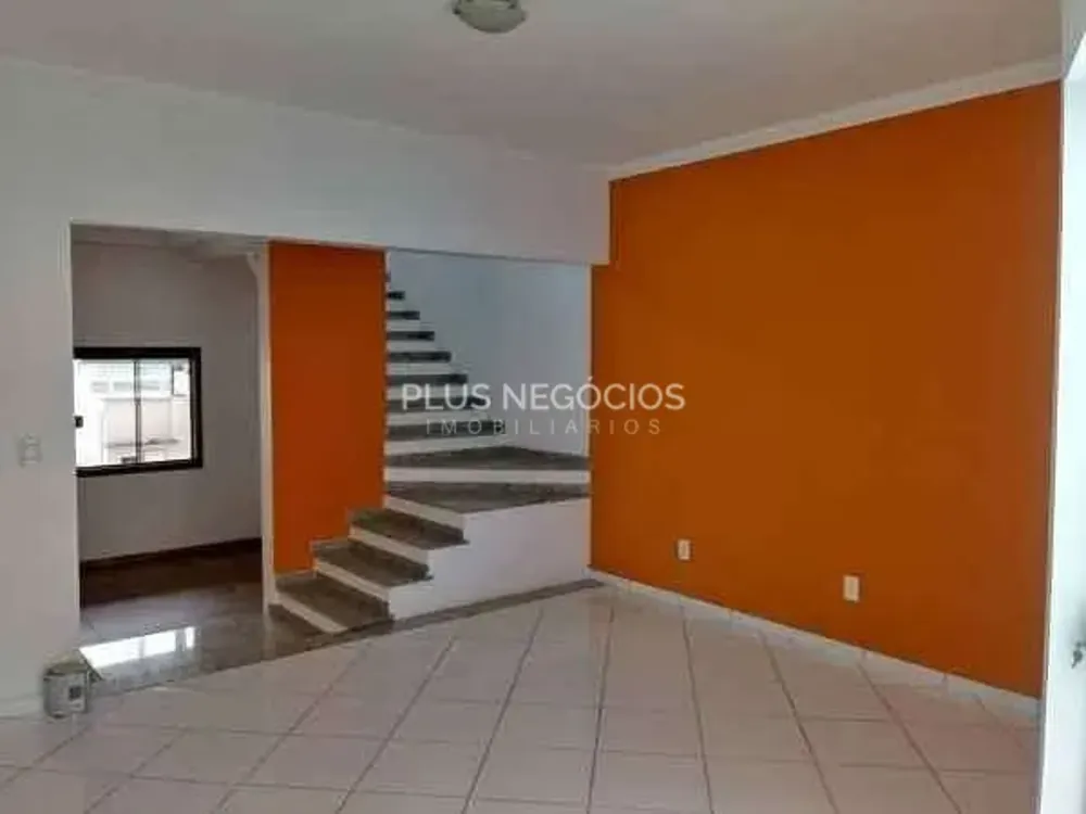 Casa, 4 quartos, 260 m² - Foto 1