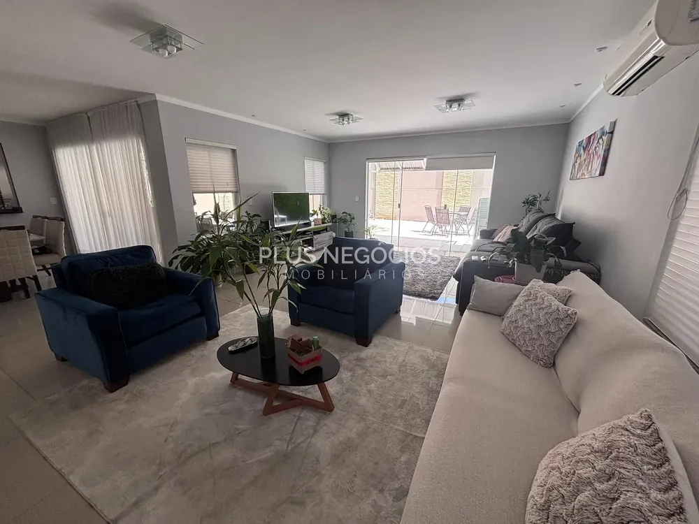 Casa, 4 quartos, 239 m² - Foto 1