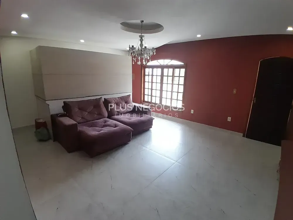 Casa, 3 quartos, 218 m² - Foto 1