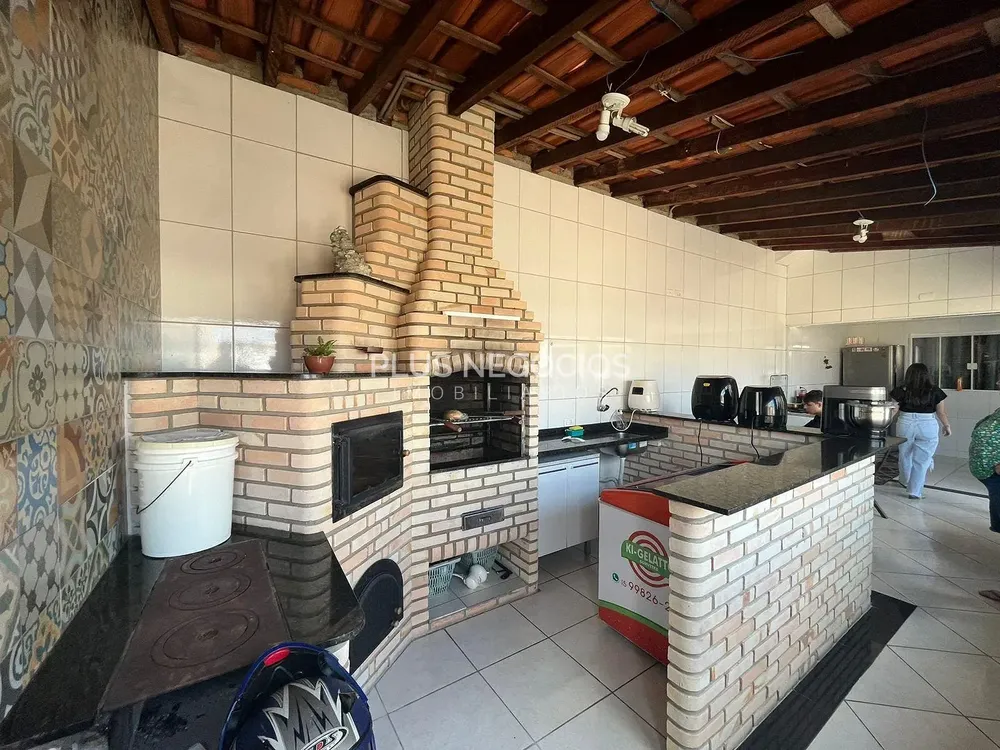 Casa, 4 quartos, 240 m² - Foto 1