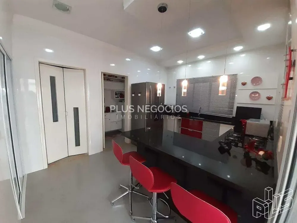 Casa, 3 quartos, 280 m² - Foto 1