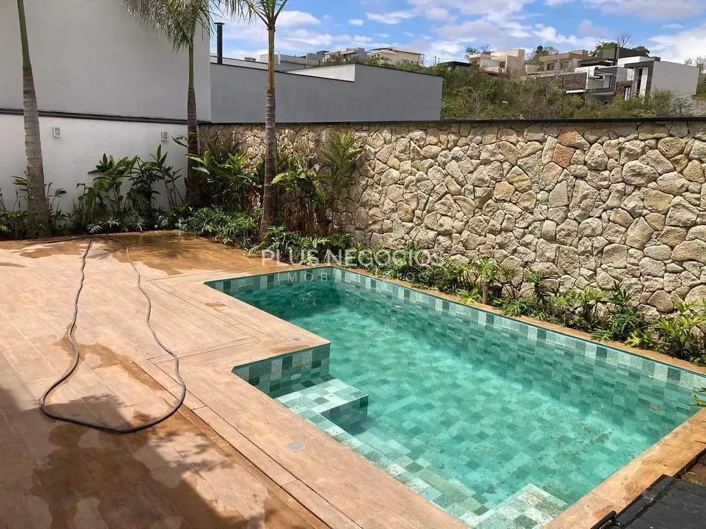 Casa, 4 quartos, 220 m² - Foto 1