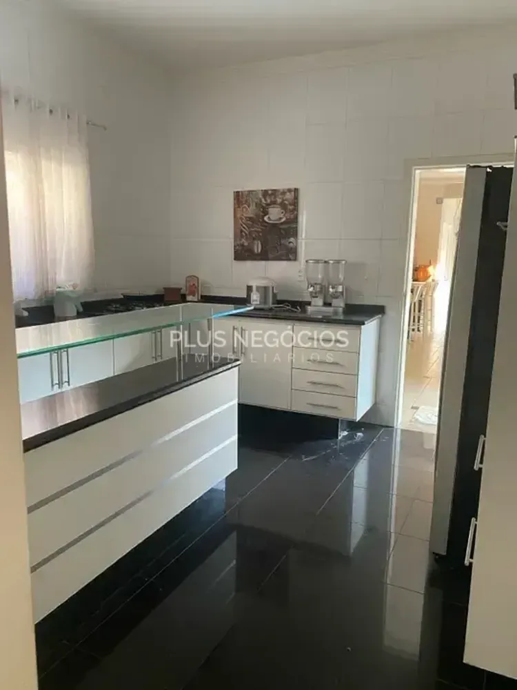 Casa, 4 quartos, 300 m² - Foto 1