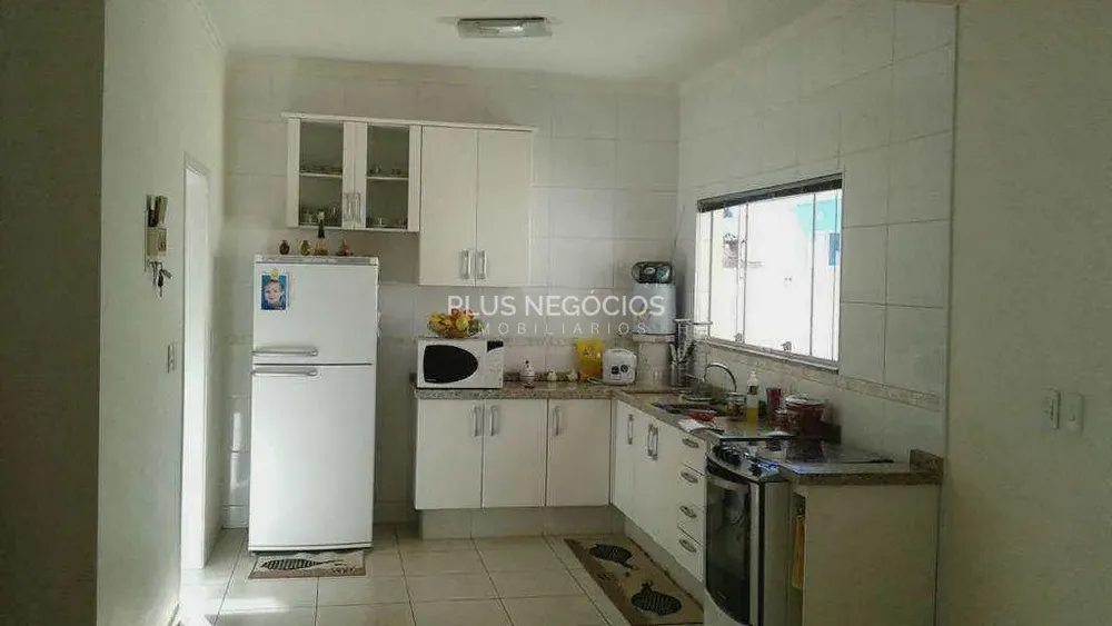 Casa, 3 quartos, 196 m² - Foto 1