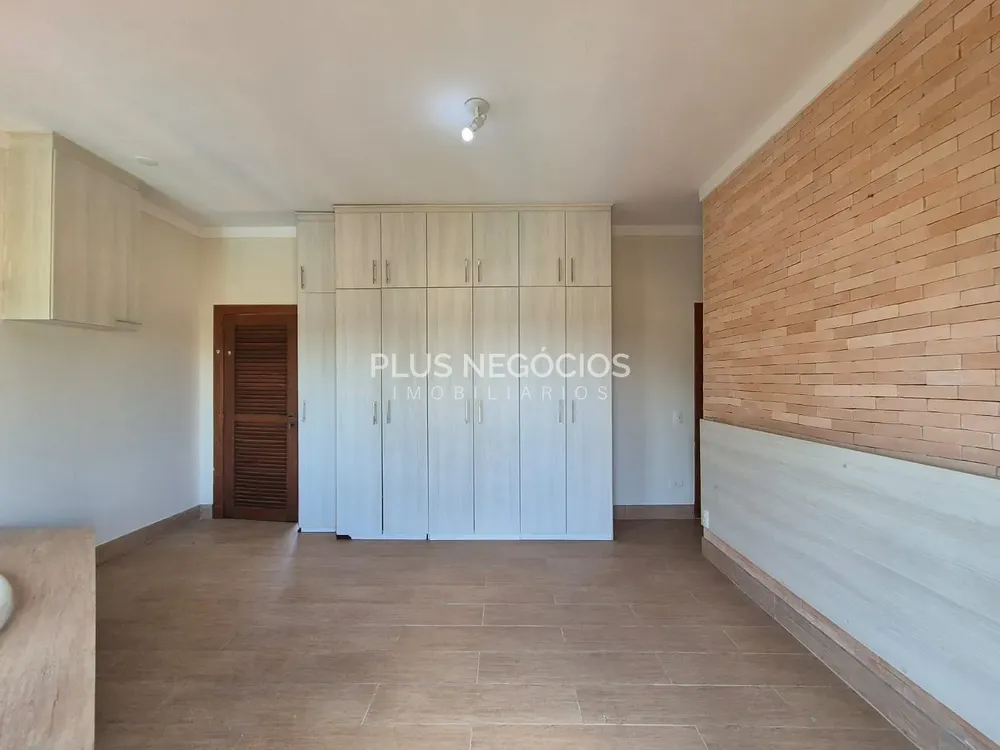 Casa, 3 quartos, 219 m² - Foto 1
