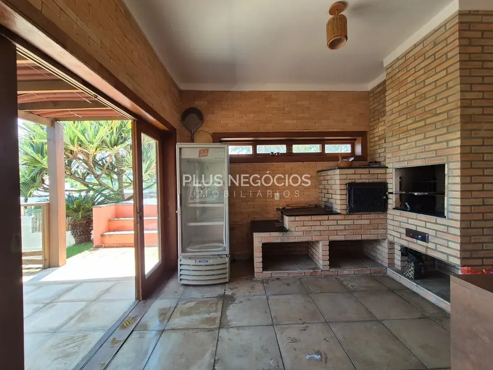 Casa, 3 quartos, 219 m² - Foto 1