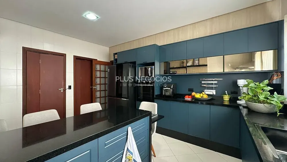 Casa, 3 quartos, 310 m² - Foto 1